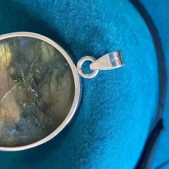 Hand Crafted Genuine Faceted Rainbow Labradorite and Sterling Silver Pendant - Picture 8 of 12